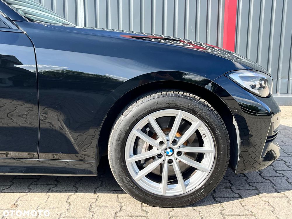 BMW Seria 3 330i xDrive Advantage sport - 13