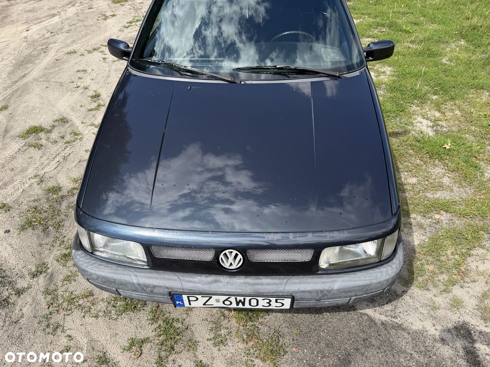 Volkswagen Passat 1.8 GL - 22