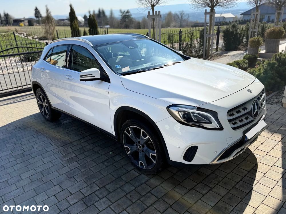 Mercedes-Benz GLA - 9