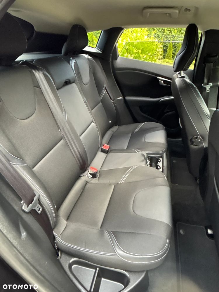 Volvo V40 - 25