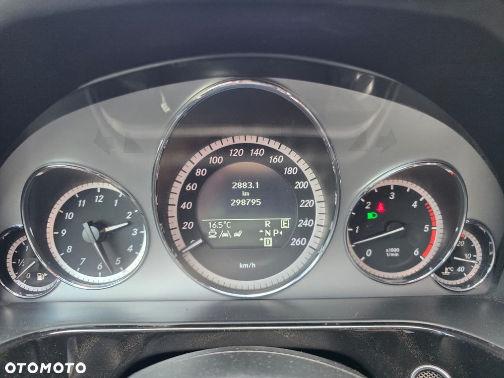 Mercedes-Benz Klasa E 300 CDI BlueEff Avantgarde - 16