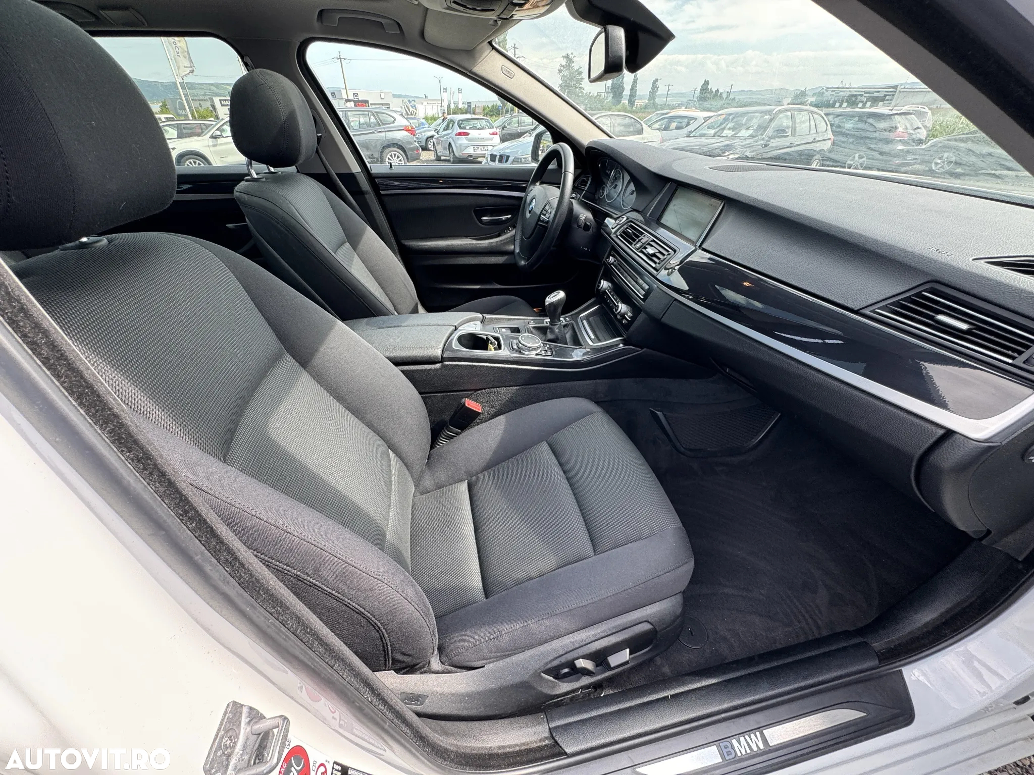 BMW Seria 5 520d - 25