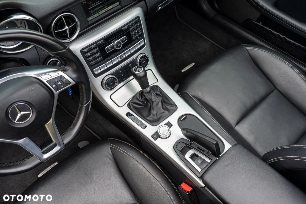 Mercedes-Benz SLK 200 (BlueEFFICIENCY) 7G-TRONIC - 25