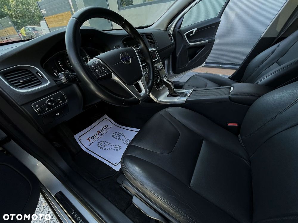 Volvo V60 D4 Geartronic Momentum - 19