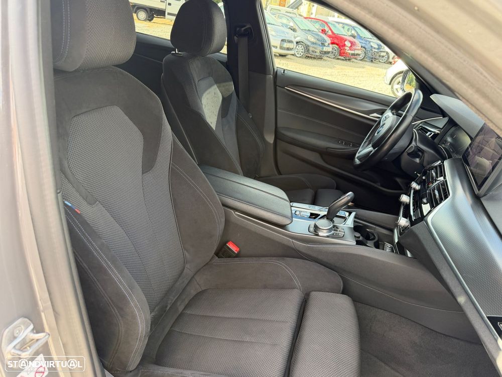 BMW 530 e Pack Desportivo M - 12