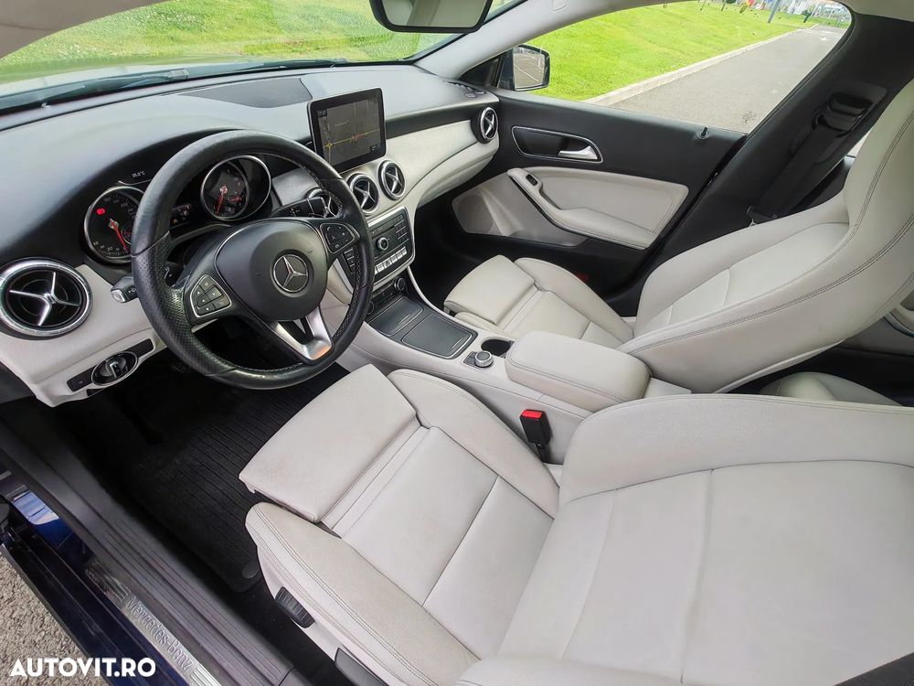Mercedes-Benz CLA 200 d 7G-DCT Urban - 11