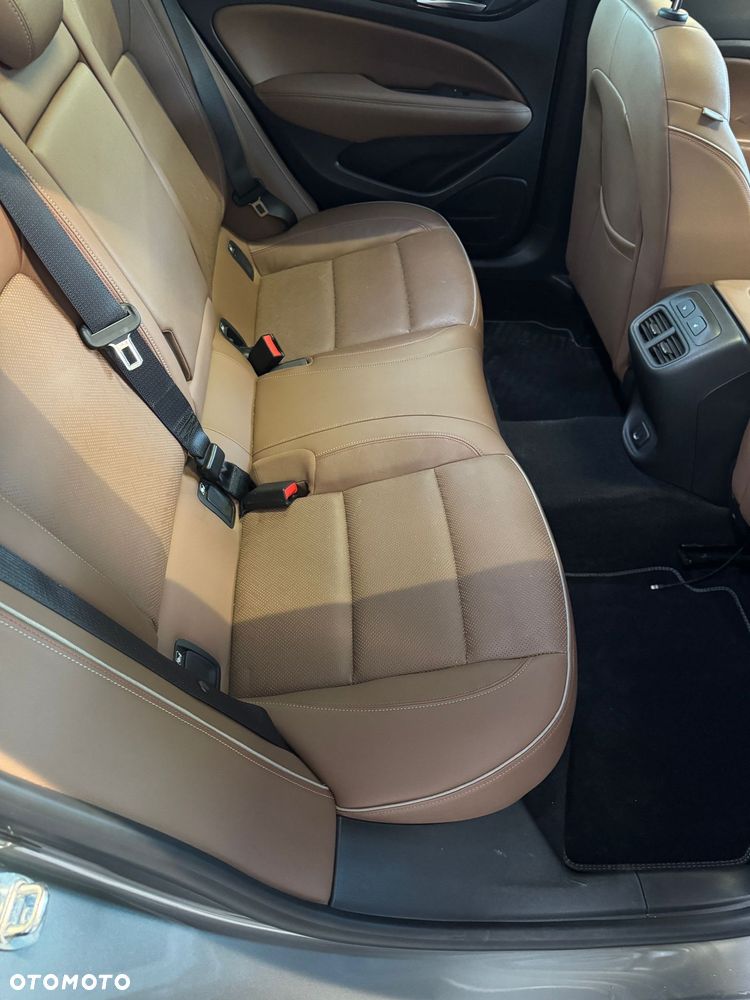 Opel Insignia Sports Tourer 2.0 BiTurbo Diesel 4x4 Ultimate Exclusive - 16