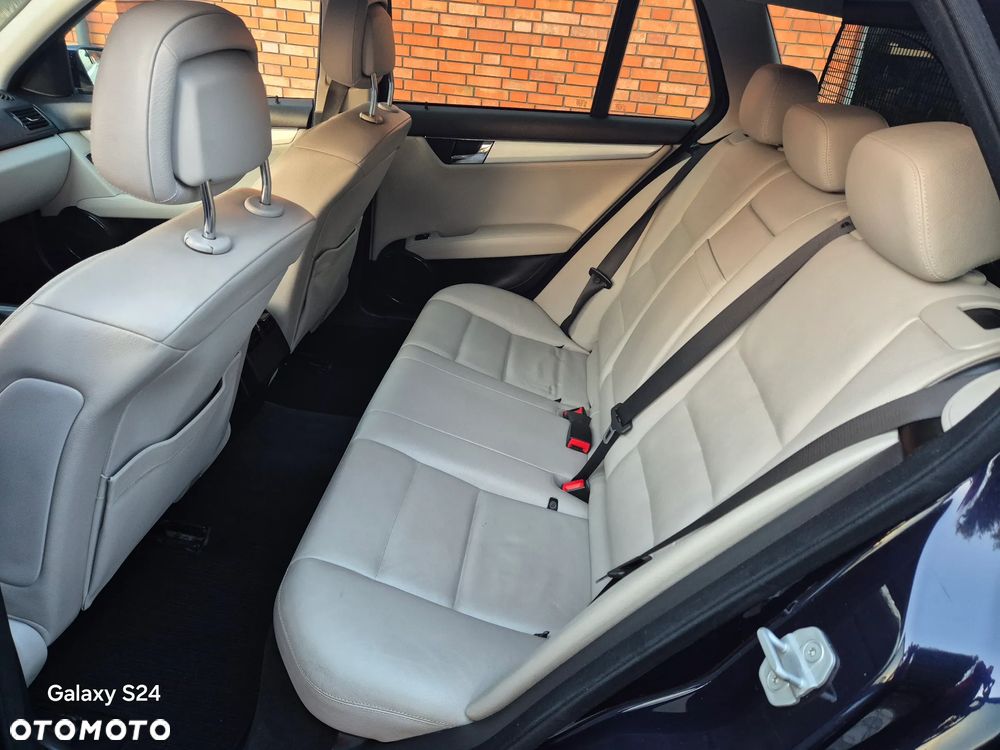 Mercedes-Benz Klasa C 180 BlueEFFICIENCY Elegance - 11