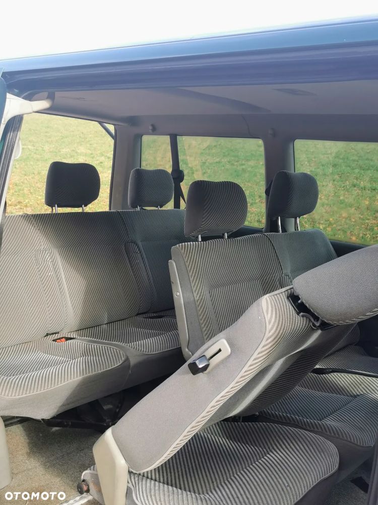 Volkswagen Caravelle - 13