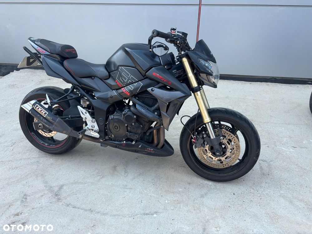 Suzuki GSR - 2