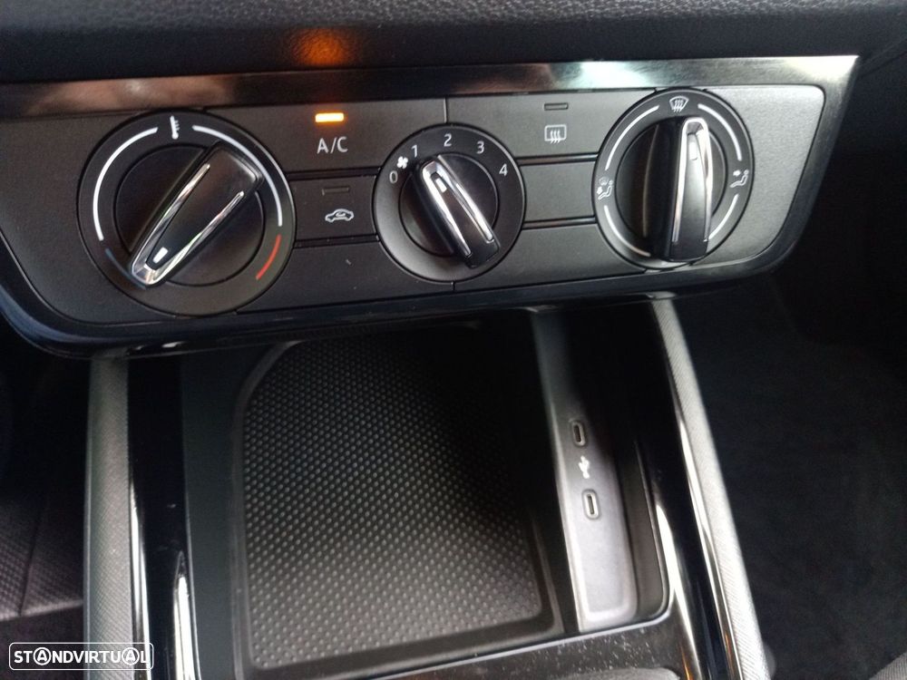 Skoda Kamiq 1.0 TSI Ambition DSG — fotografia 16