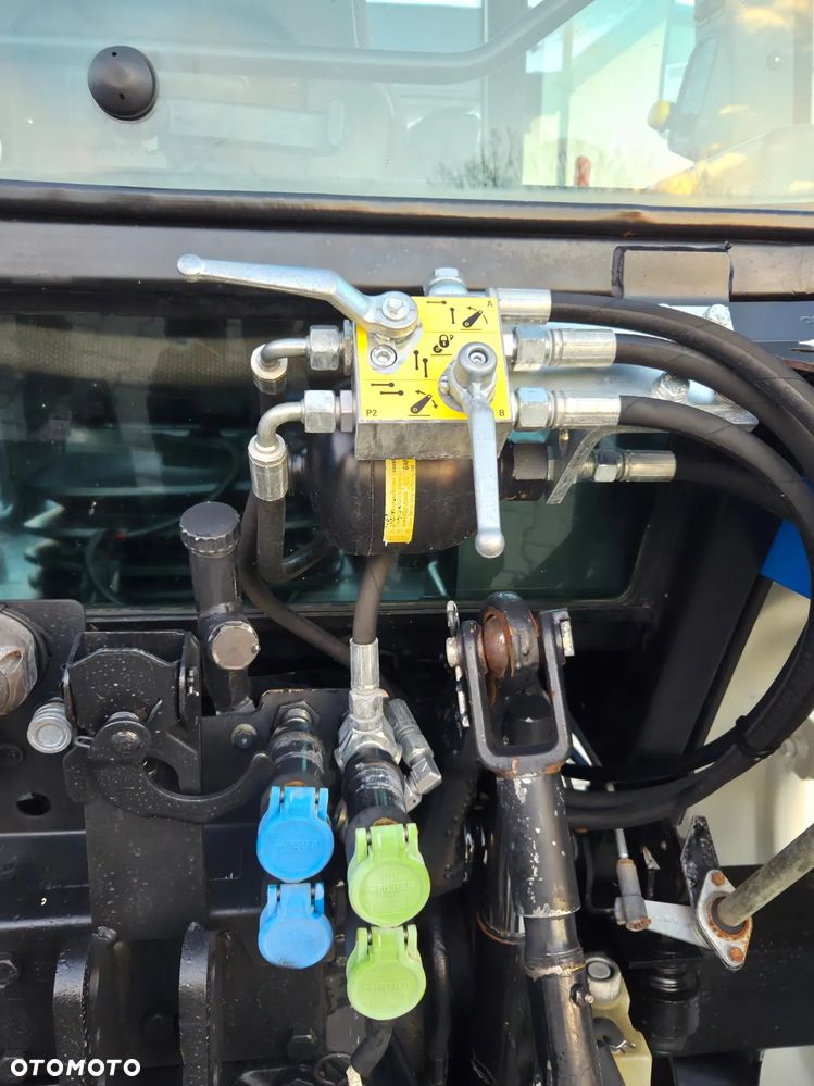 New Holland TL100A - 31