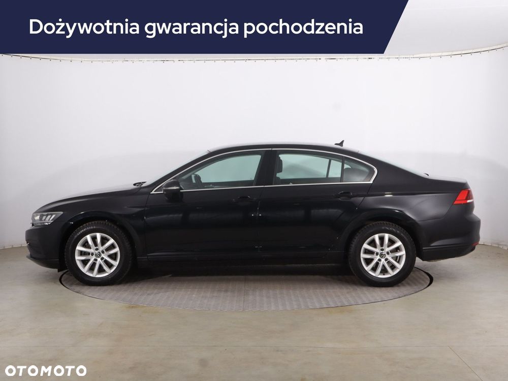Volkswagen Passat - 4