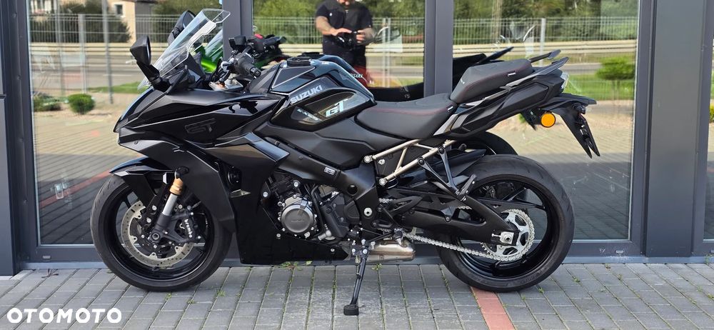 Suzuki GSX - 24