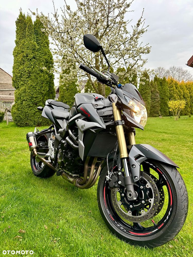 Suzuki GSR - 10
