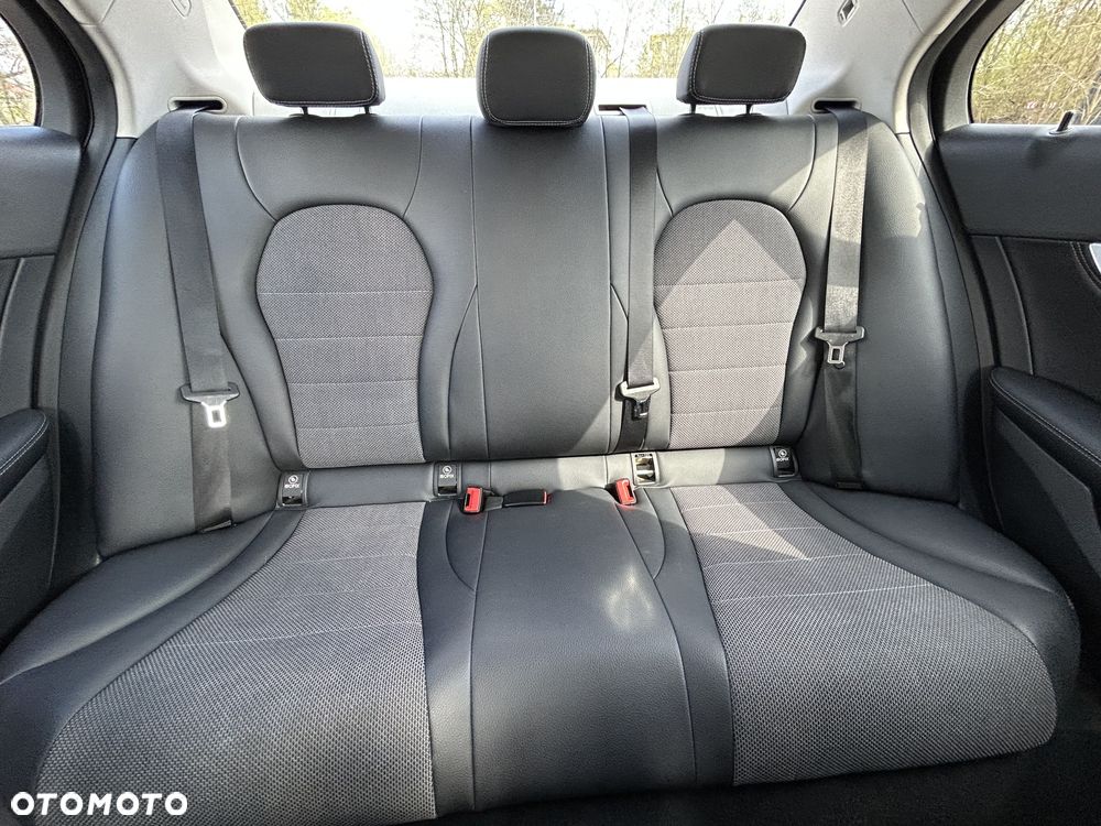 Mercedes-Benz Klasa C 200 AMG Line - 24