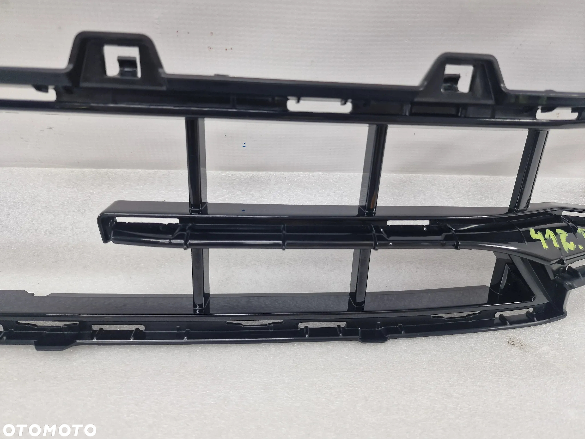 BMW 1 F40 SPORT 19- KRATKA ŚRODKOWA ZDERZAKA PRZEDNIEGO PRZÓD , NR 511117462937 / 17462937 / 211636 / 51117462936 / 7462936 ,  NR AUKCJI KR412 - 17