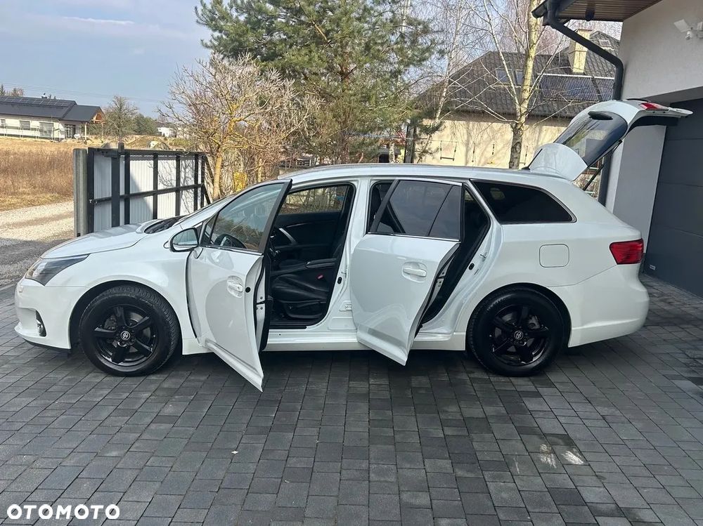 Toyota Avensis Touring Sports 1.8 Business Edition - 10