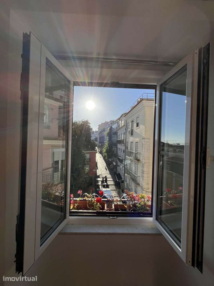 Apartment in Largo Santo Antoninho, Lisboa for 80 m² with 1 bedroom - Grande imagem: 5/18