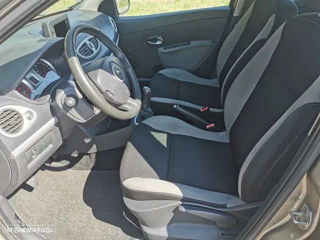 Renault Clio 1.2 16V Confort - 19