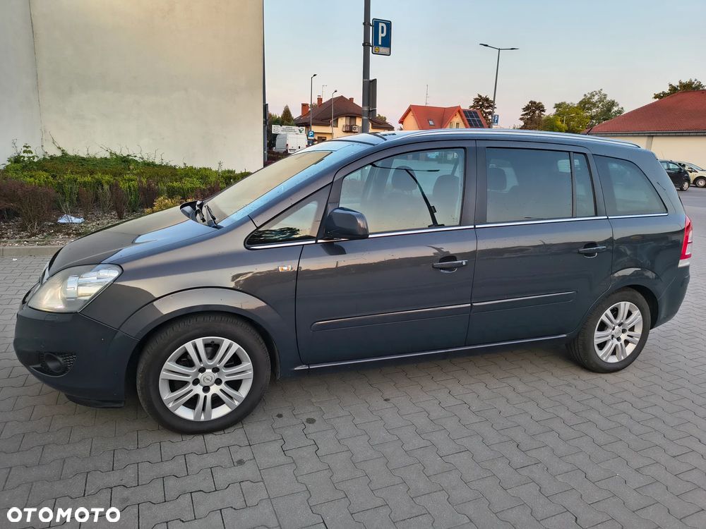 Opel Zafira 1.8 Cosmo EU5 - 4