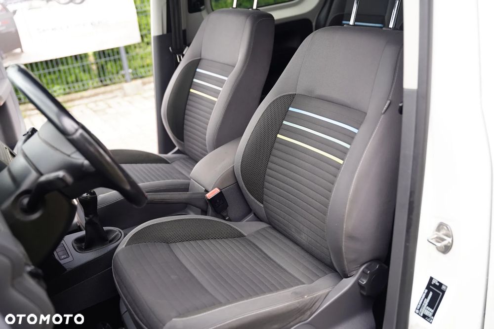 Volkswagen Caddy Comfortline - 11