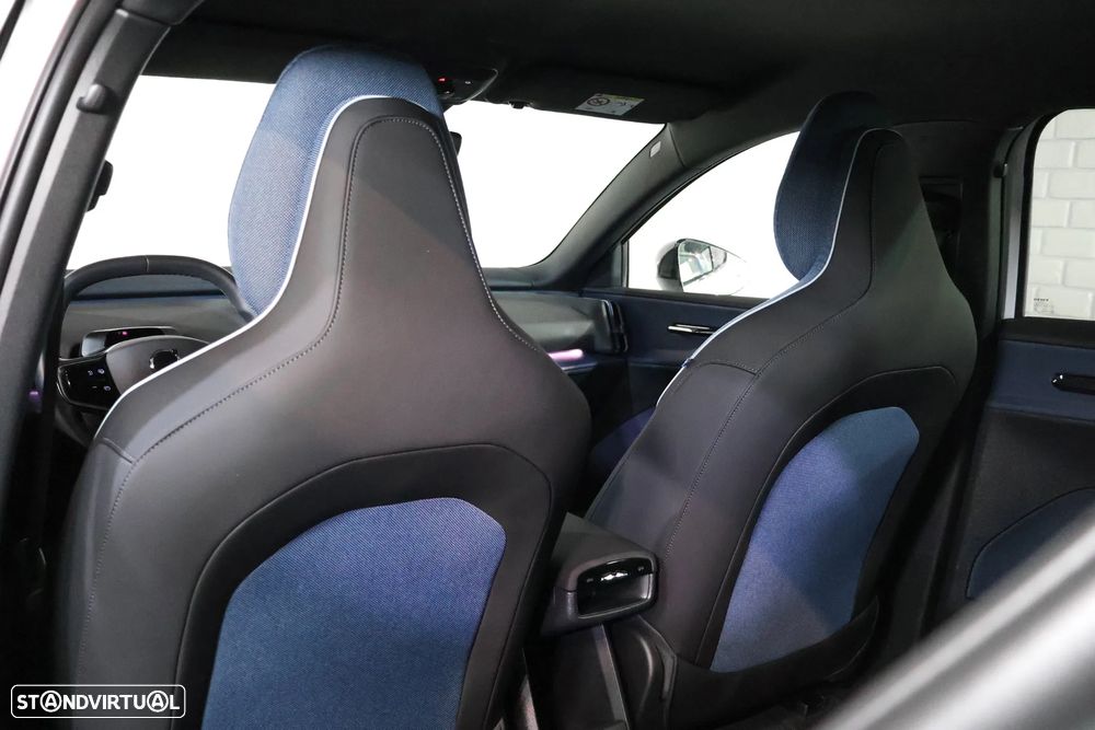 Volvo EX30 69 kWh Single Motor Extended Range Plus - 16