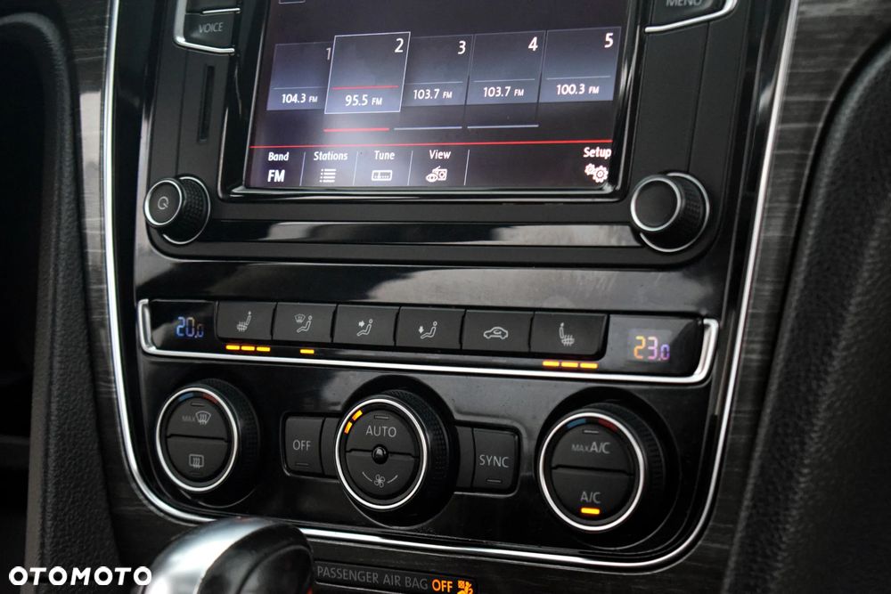 Volkswagen Passat - 36