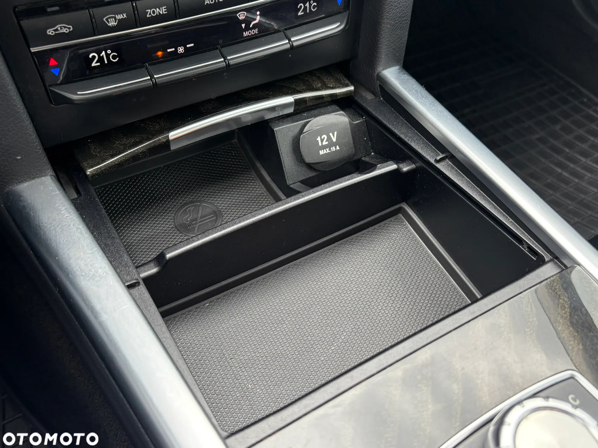 Mercedes-Benz Klasa E 300 T BlueTEC 9G-TRONIC - 33