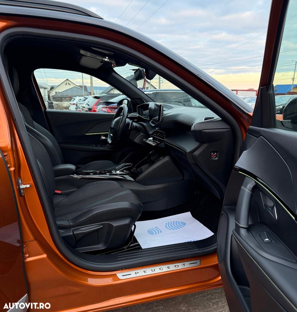 Peugeot 2008 PureTech 130 EAT8 GT Pack - 23