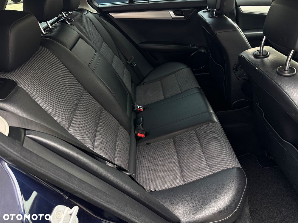 Mercedes-Benz Klasa C 220 CDI DPF Automatik Avantgarde - 19