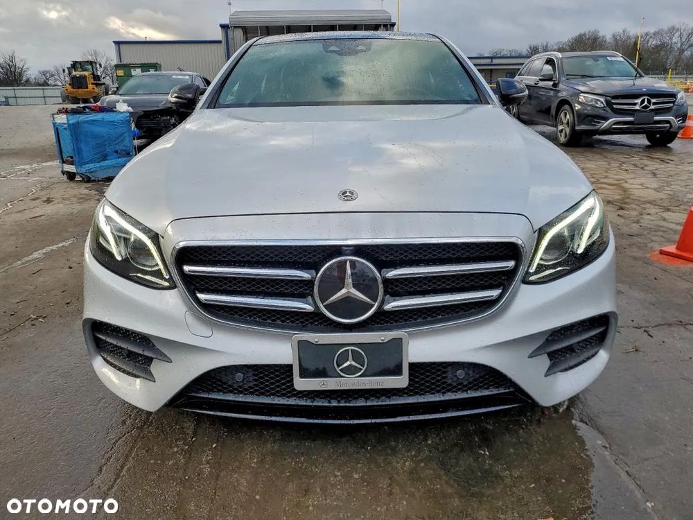 Mercedes-Benz Klasa E 300 9G-TRONIC - 5