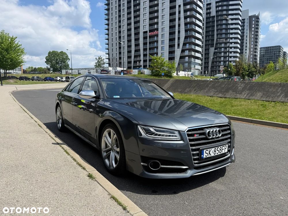 Audi S8 - 12