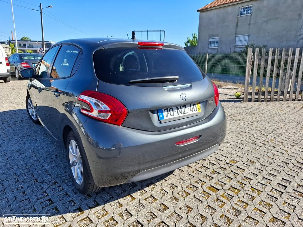 Peugeot 208 - 5