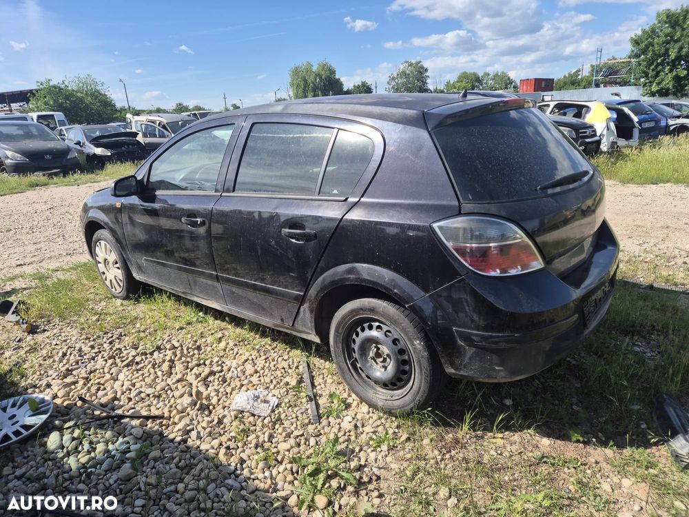 Dezmembrez Opel Astra H - 4
