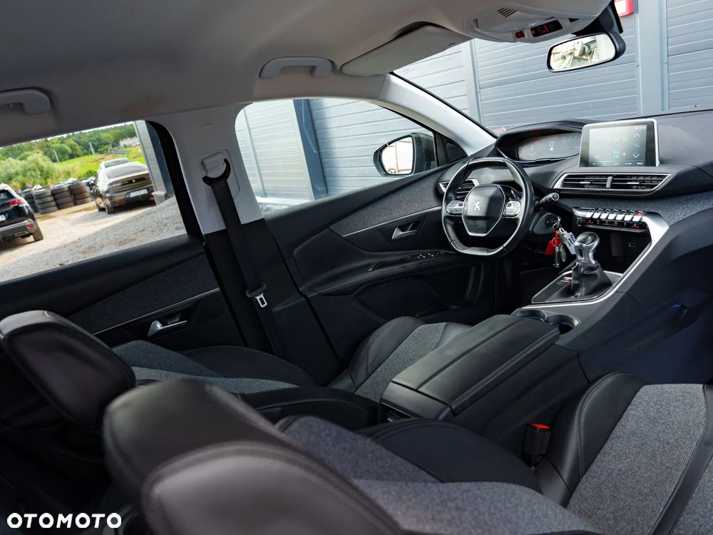 Peugeot 3008 1.5 BlueHDi Allure S&S - 18