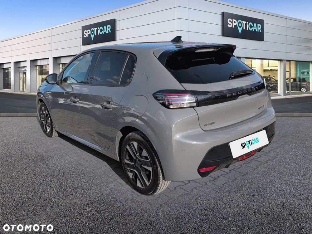 Peugeot 208 - 8
