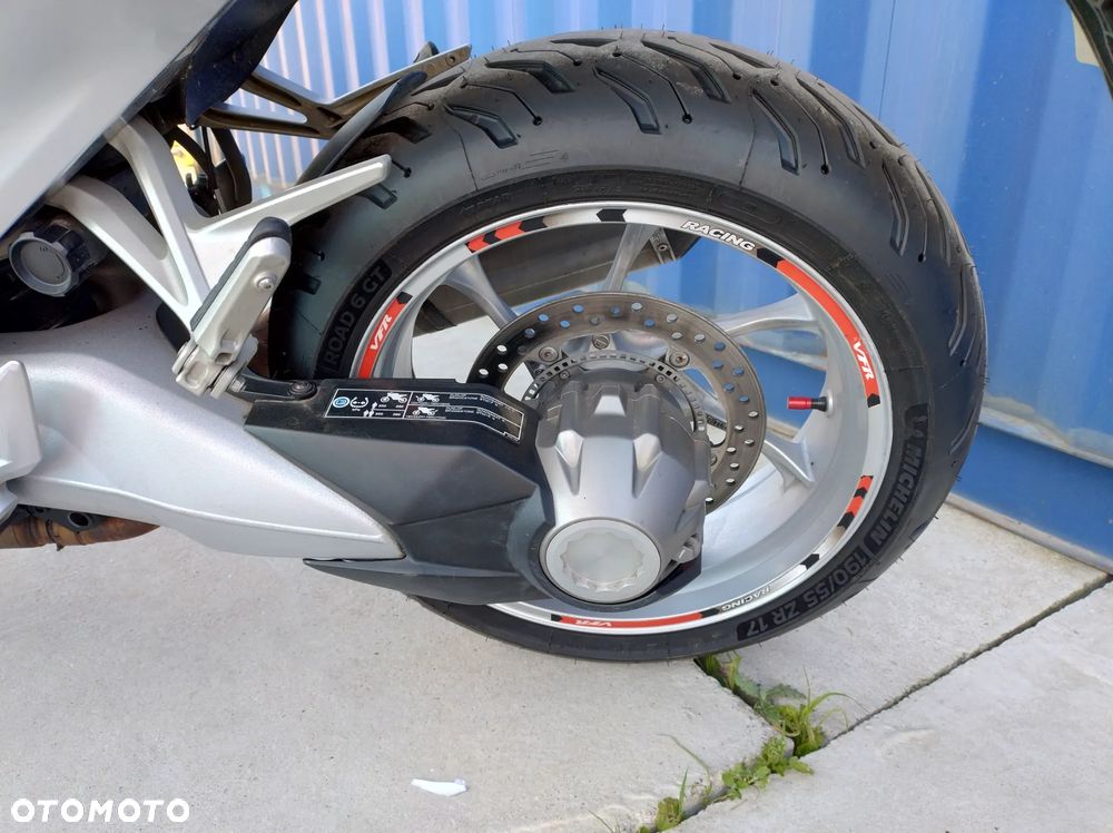 Honda VFR - 12