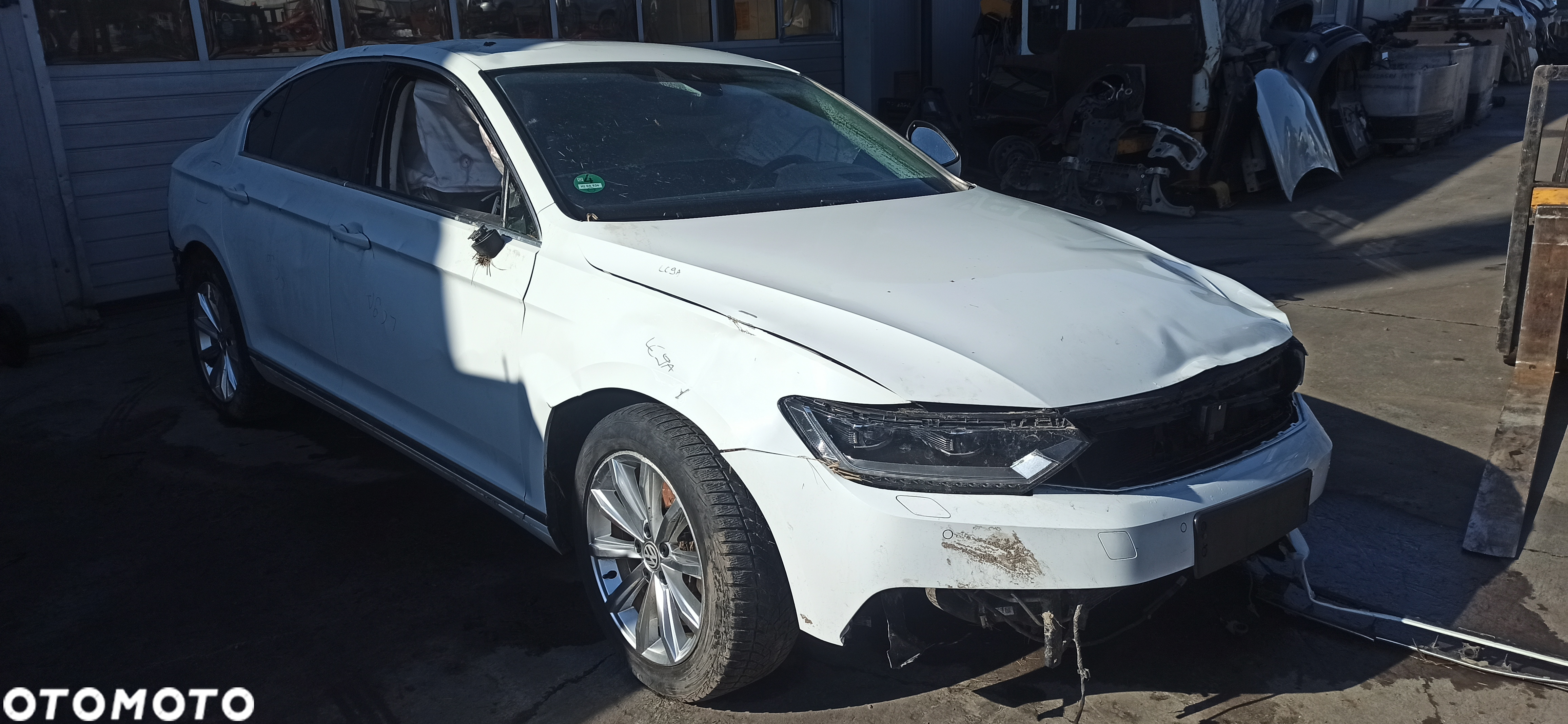 VW Passat B8 z silnikiem 1,8 TSI o ozn. CJSC  i skrzynią manualną o ozn. QTQ kolor biały ozn. LC9A  Częsci - 3