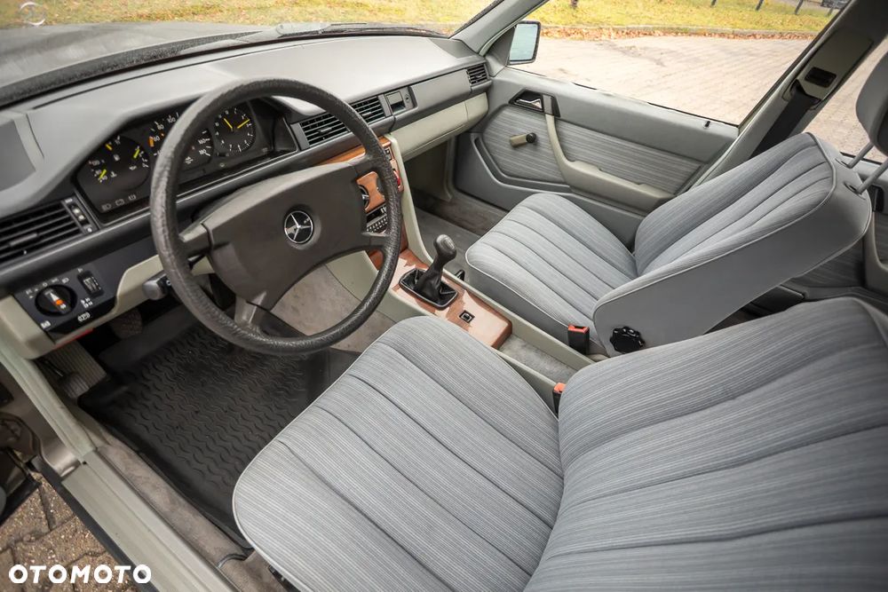Mercedes-Benz W124 (1984-1993) - 19