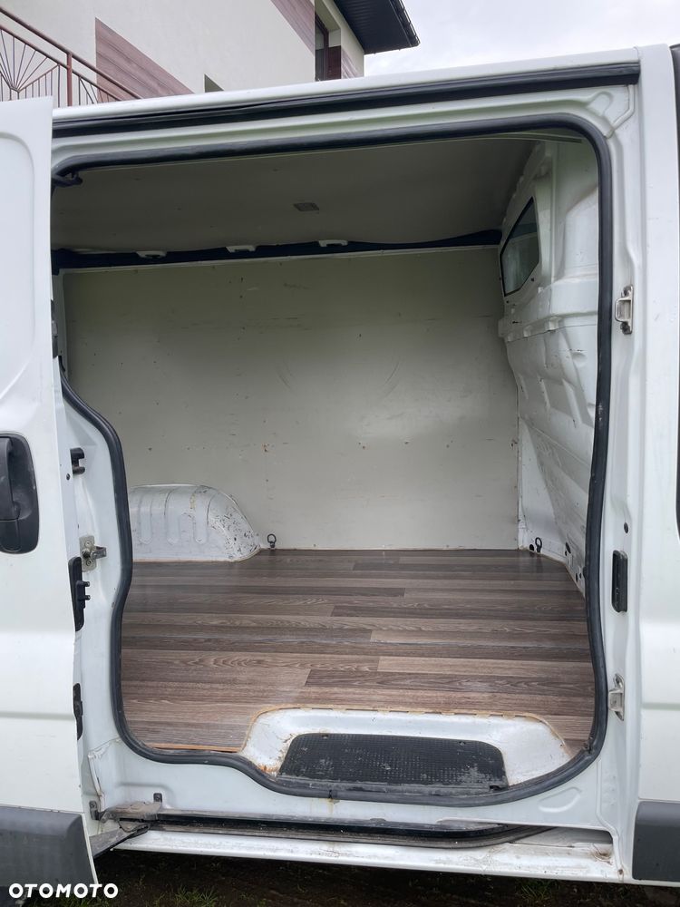 Renault TRAFIC - 12