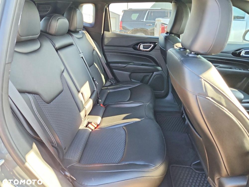 Jeep Compass - 10