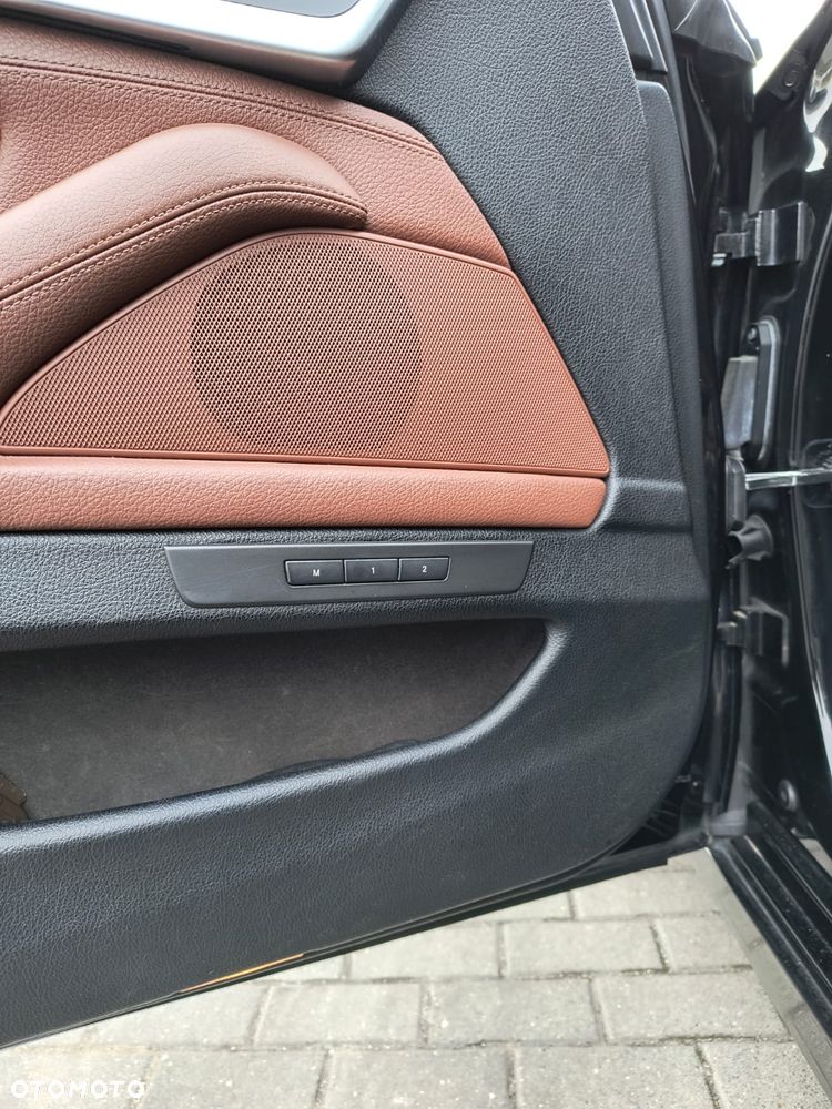 BMW Seria 5 525d xDrive - 12