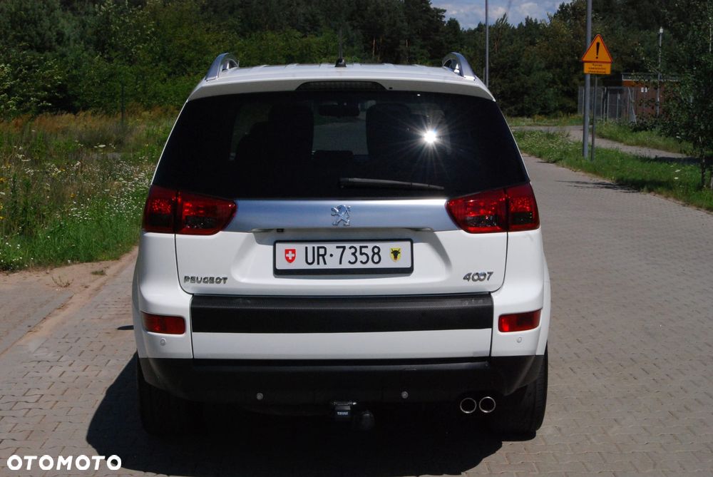 Peugeot 4007 - 7