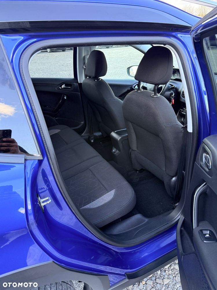 Peugeot 2008 BlueHDi 100 STOP & START Signature - 7