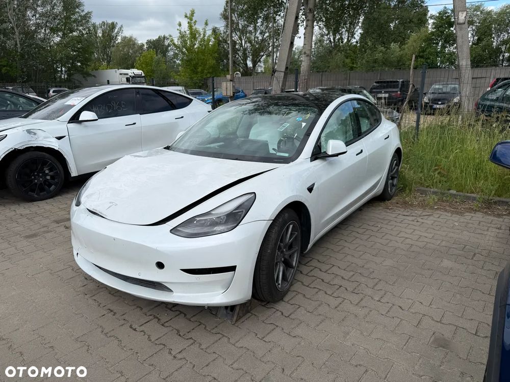 Tesla Model 3 - 1
