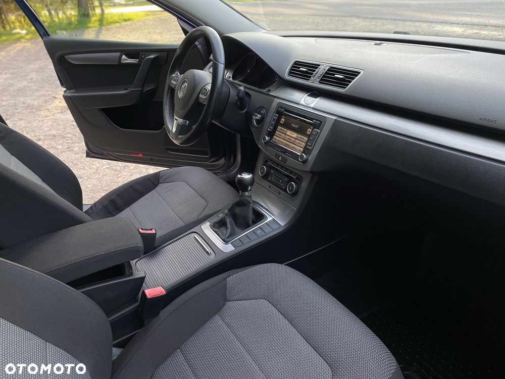 Volkswagen Passat 2011 photo 5