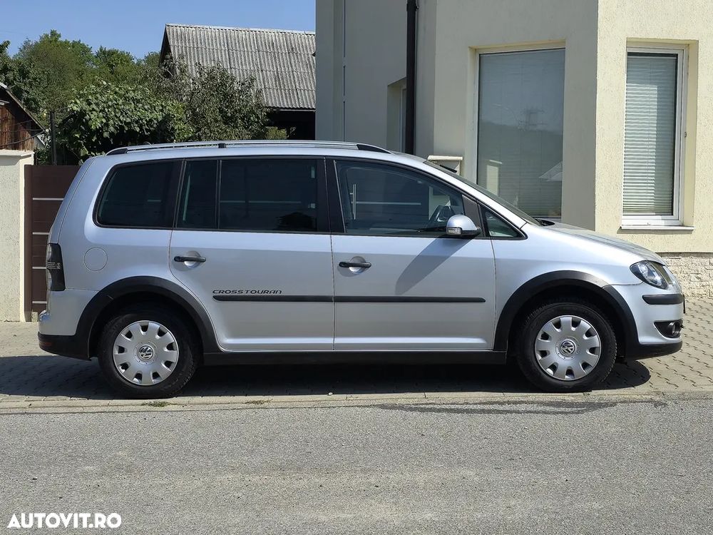 Volkswagen Touran 2.0 TDI DPF Cross - 15