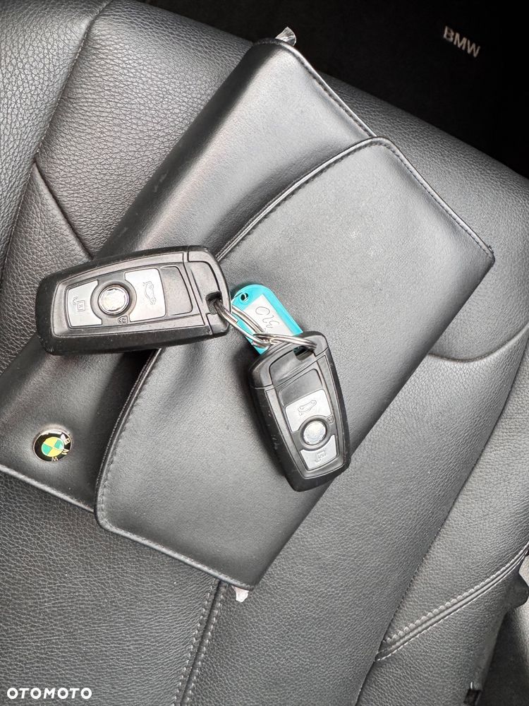 BMW Seria 3 320i Touring - 34