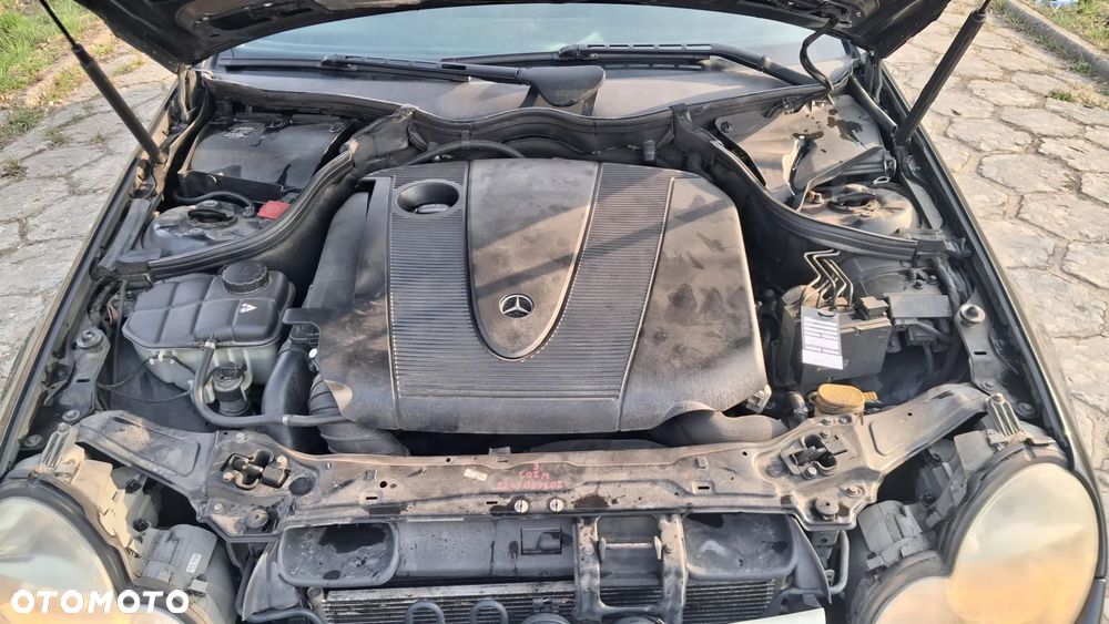 Na części MERCEDES C KLASA COUPE W203 C220 silnik 2.2 CDI OM 646.963 lakier C197 skrzynia maska zderzak drzwi klapa szyba fotel kanapa lusterko lampa deska GWARANCJA !!! Przód Tył Zestaw Komplet Drzwi Klapa Zderzak Błotnik Maska Grill Atrapa Szyba Pas Lampa Lusterko Boczki Fotel Kanapa Kokpit Deska Rozdzielcza Przełącznik Włącznik Sterownik Przewody Wiązka Instalacja Moduł Komputer Czujnik Listwa Pompa Alternator Wtryski Głowica Rozrusznik Kompresor Sprzęgło Dwumas Silnik  Skrzynia ABS Klimatyzacji Paliwa Wspomagania Kolektor Turbina Przepustnica Zawór Chłodnica Koło Hak Belka Sanki Zawieszenie Mcpherson Półoś Amortyzator Wydech Tłumik Zacisk Most - 13